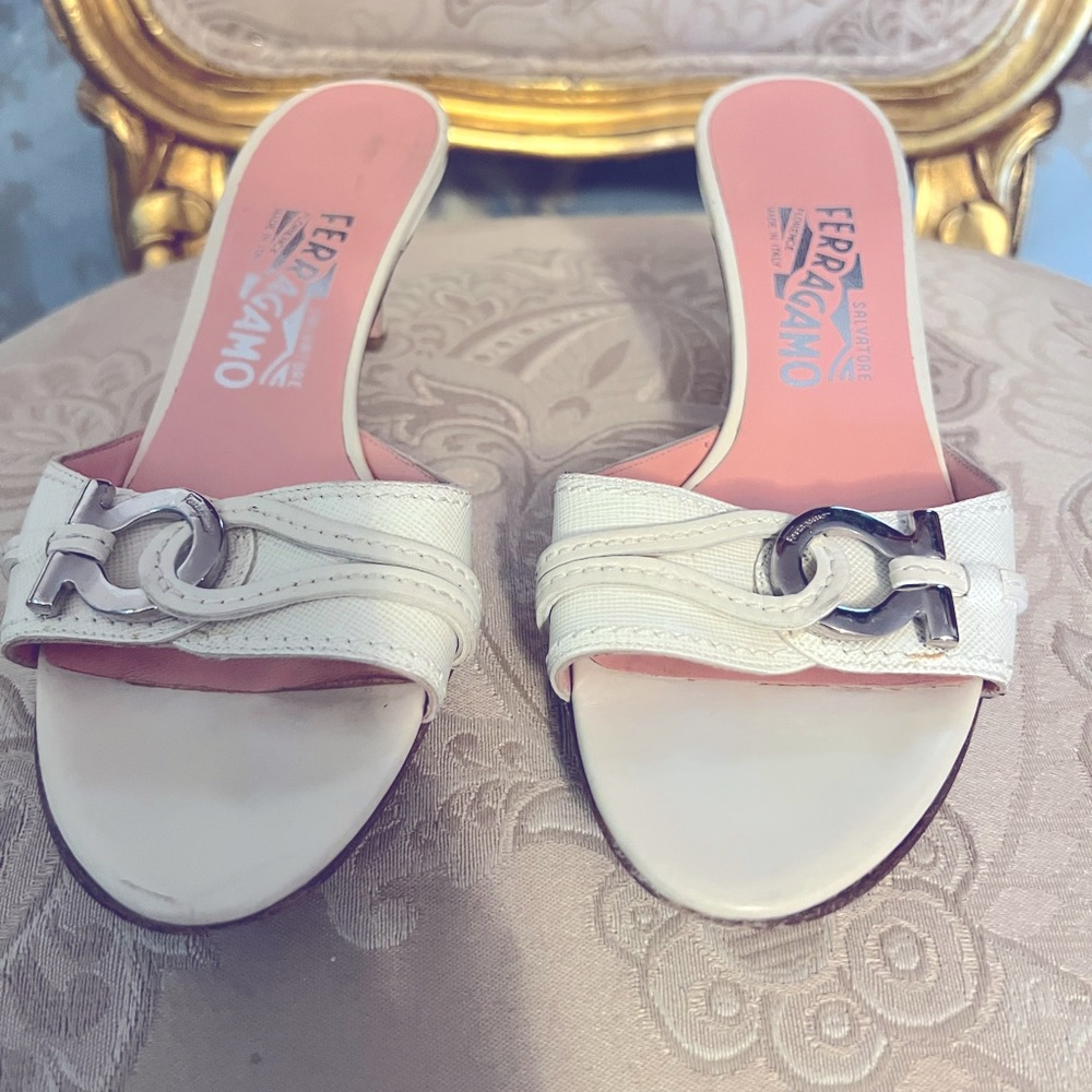 Salvatore Ferragamo summer shoe. Made in Italy. Very beautiful Size 7 white